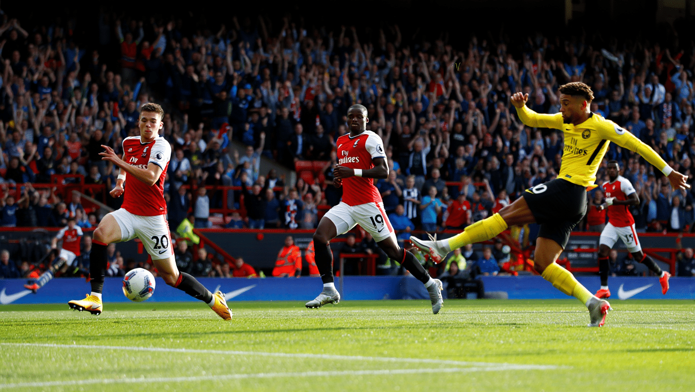 Ailier centrant vers l'attaquant