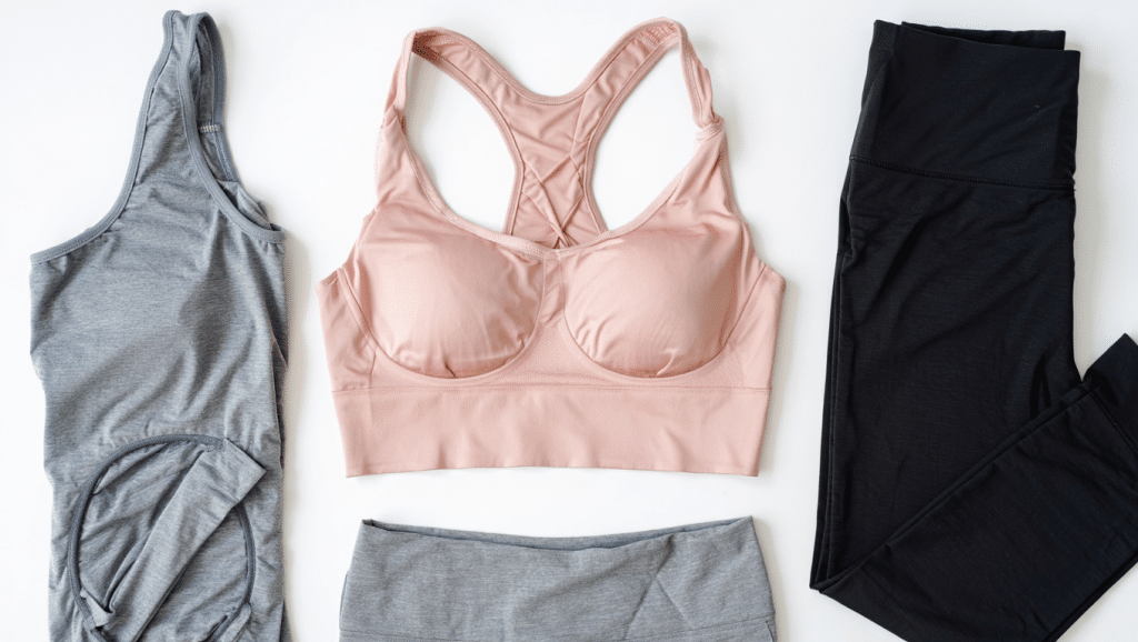 Les vêtements et le soutien-gorge adaptés au sport et allaitement