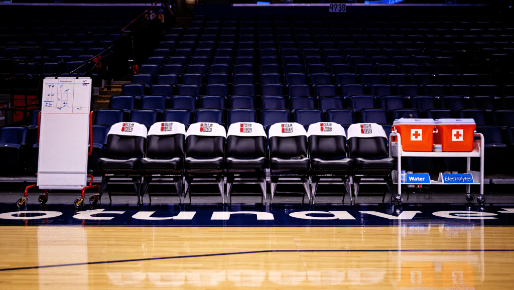 Mobiliers sur terrain de basket ball