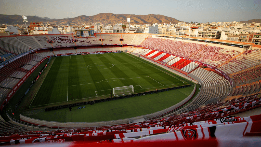 Classement de l'Unión Deportiva Almería - stade et vue aérienne